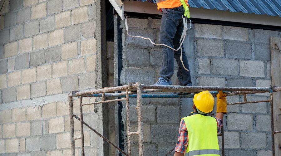 Expert Emergency Roof Repairs services in Andalusia, IL